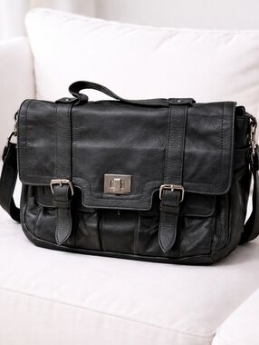 AUDREY BROOKE Leather Messanger Bag. EUC